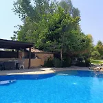 Stone Garden Oasis Вилла *