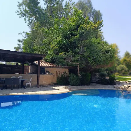 One Bedroom Semi-detached Stone-built With Beautiful Gardens And Pool Villa *
