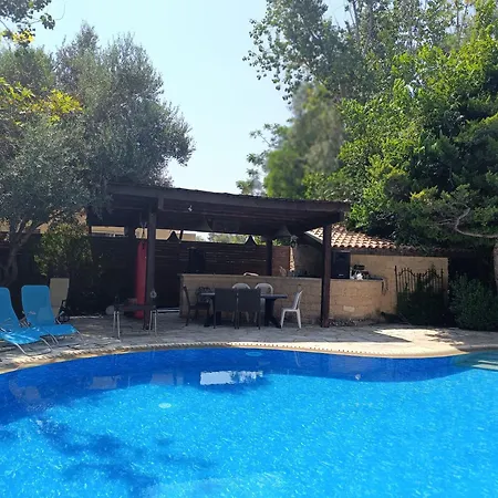 Villa One Bedroom Semi-detached Stone-built With Beautiful Gardens And Pool