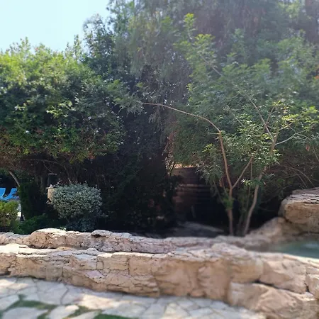 Villa One Bedroom Semi-detached Stone-built With Beautiful Gardens And Pool *