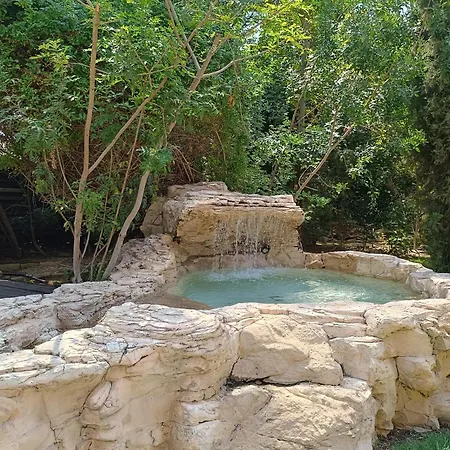 Villa One Bedroom Semi-detached Stone-built With Beautiful Gardens And Pool *