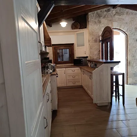 Willa Stone Garden Oasis *