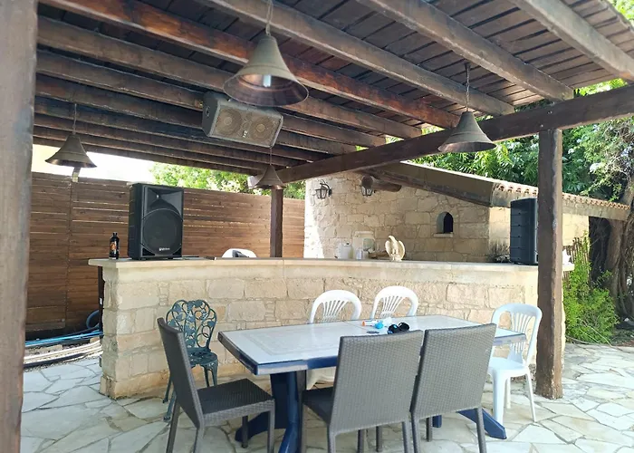 Stone Garden Oasis Vila Lemesos