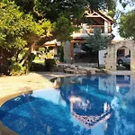 Stone Garden Oasis * לימסול