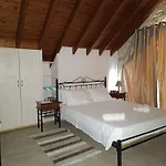 וילה Stone Garden Oasis