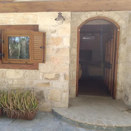 Stone Garden Oasis לימסול